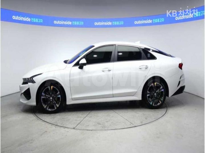 Kia K5 2021 KNAG341ABMA100655 — 2