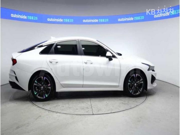 Kia K5 2021 KNAG341ABMA100655 — 3