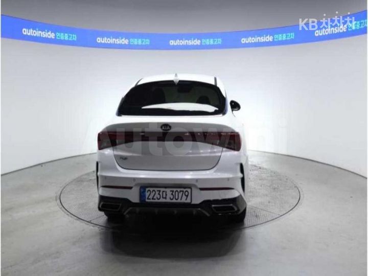 Kia K5 2021 KNAG341ABMA100655 — 4