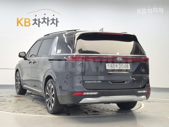 Kia Carnival 2021 KNANE81BBMS128762 — 2