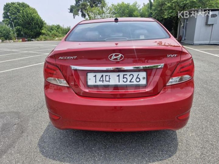Hyundai Accent 2015 — 5