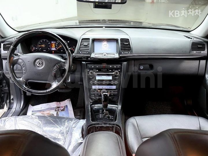 Kia Opirus