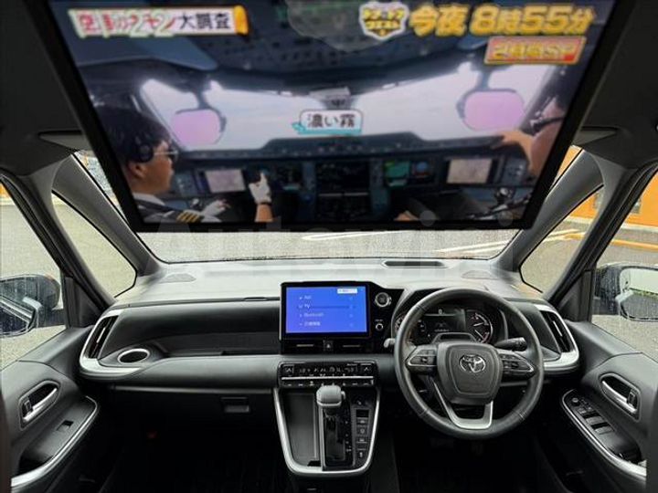 Toyota Voxy 2023 — 2