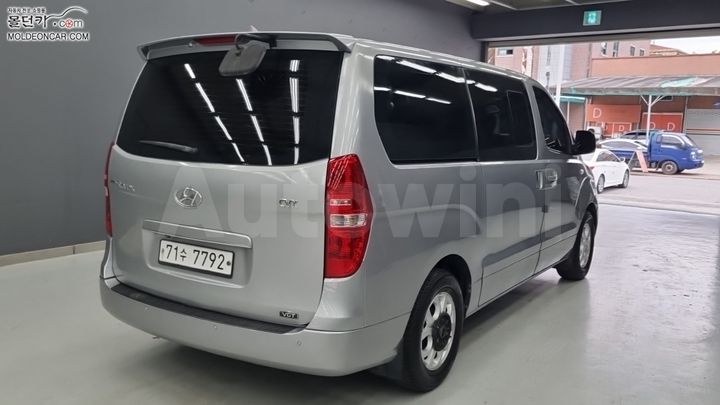Hyundai Starex 2012 — 2