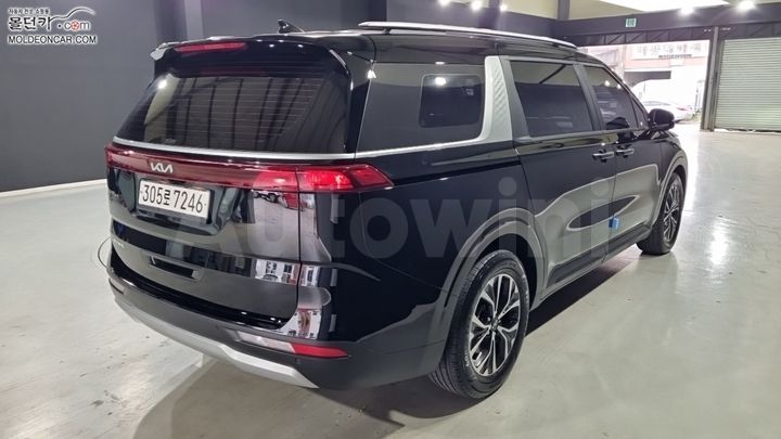 Kia Carnival 2021 KNANB81BBNS137619 — 2