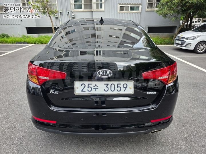 Kia K5 2012 KNAGN419BDA302553 — 4