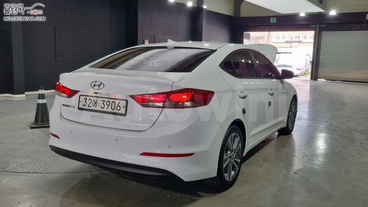 Hyundai Avante 2018 — 2