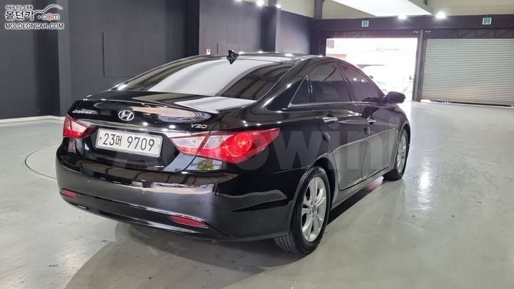 Hyundai Sonata 2011 KMHEC41BBBA335282 — 2