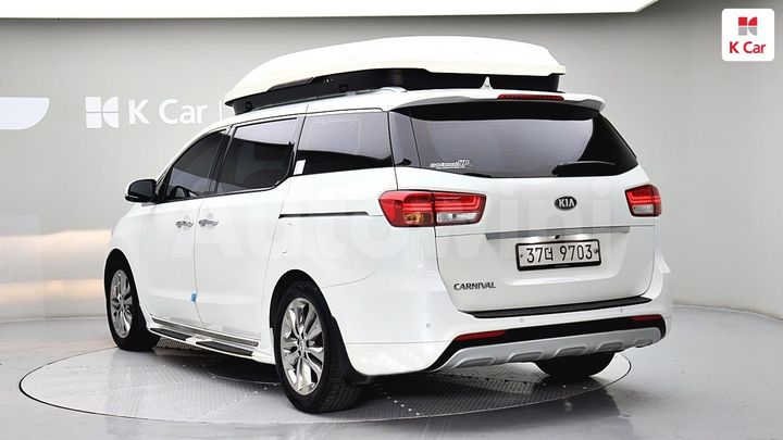 Kia Carnival 2018 KNAMC81ABJS358535 — 2