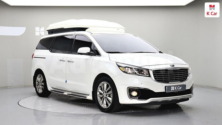 Kia Carnival 2018 KNAMC81ABJS358535 — 3