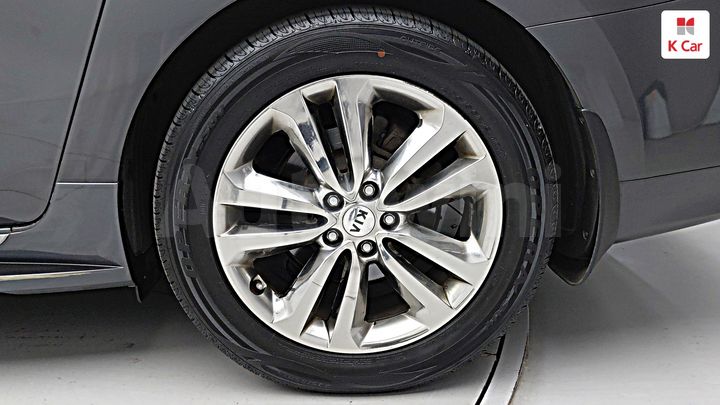 Kia Carnival 2018 KNAMC81ABJS390153 — 3
