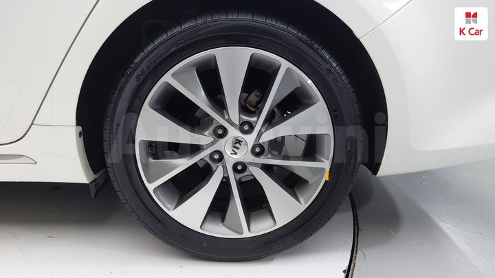 Kia K5 2018 KNAGS411BJA223799 — 3