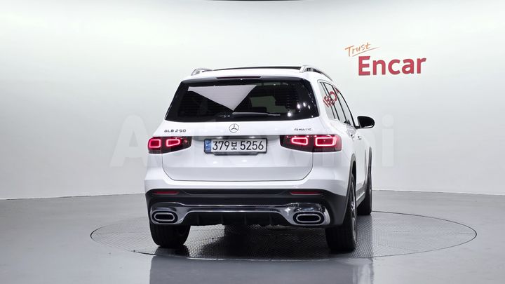 Mercedes-Benz GLB Class 2022 — 4