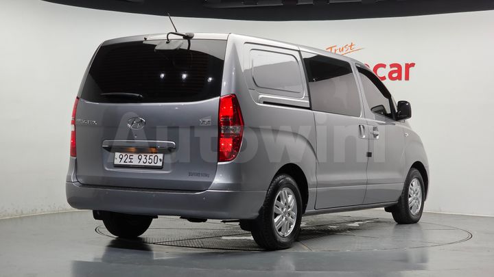 Hyundai Starex 2016 — 2