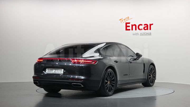Porsche Panamera 2018 — 2