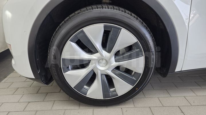 Tesla Model Y 2022 — 5