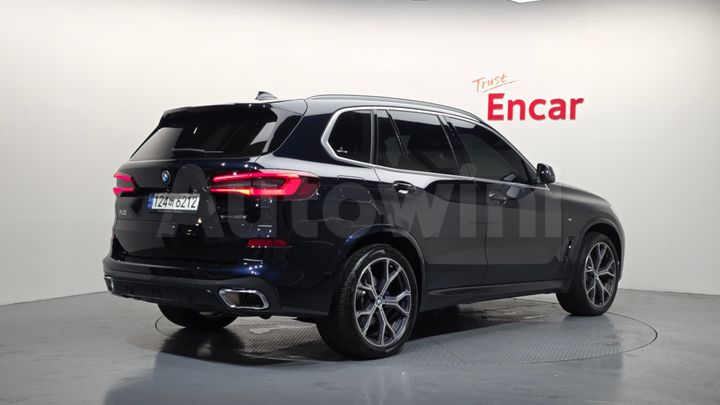 BMW X5 2023 — 2