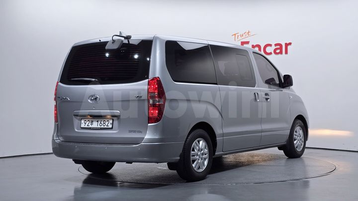 Hyundai Starex 2017 — 2