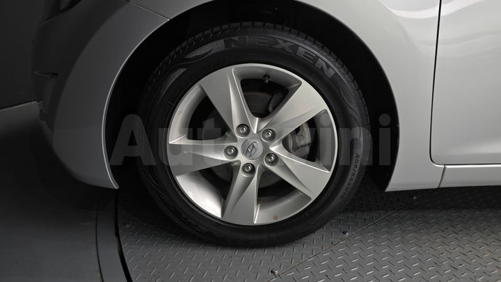 Hyundai Avante 2011 — 5