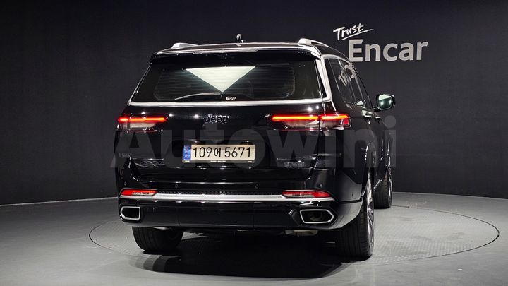 Jeep Cherokee 2023 — 4