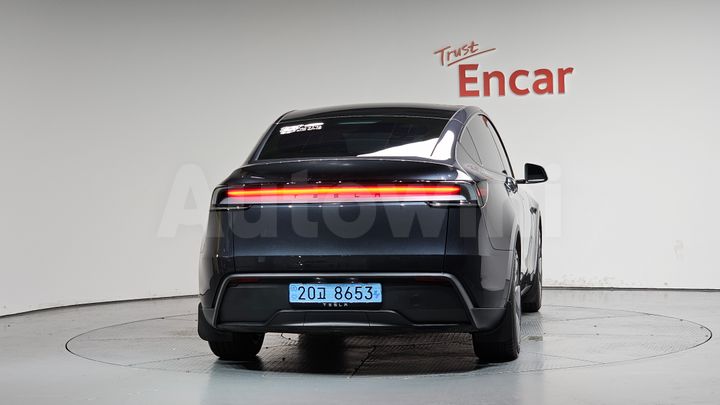 Tesla Model Y 2025 — 3