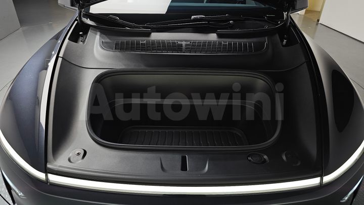 Tesla Model Y 2025 — 5