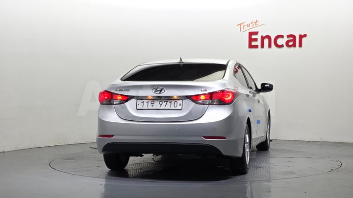 Hyundai Avante 2015 — 4