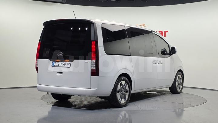Hyundai Staria 2022 — 2