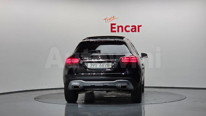 Mercedes Benz GLA Class 2019 — 4