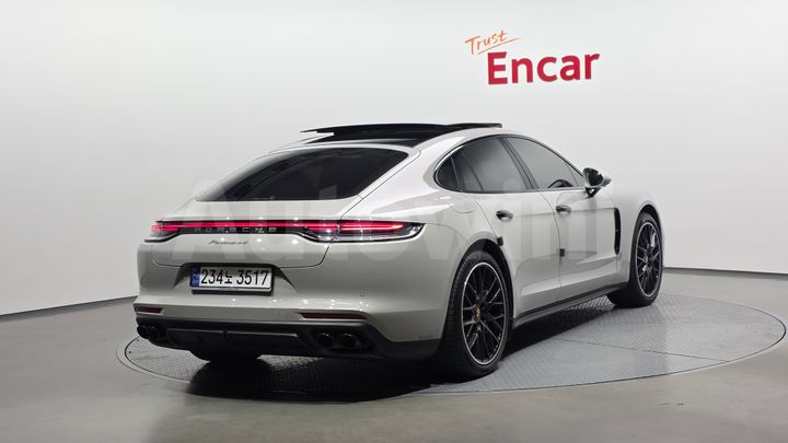 Porsche Panamera 2023 — 2