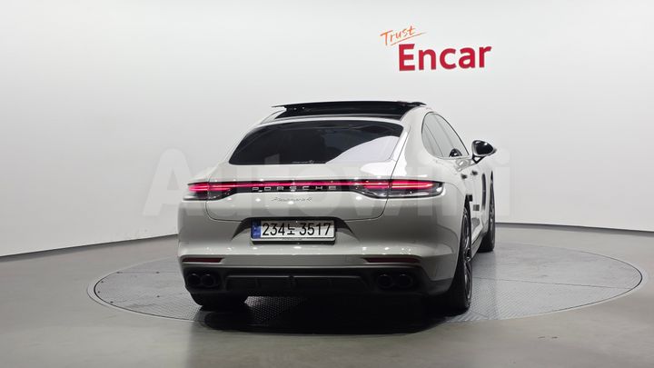 Porsche Panamera 2023 — 4