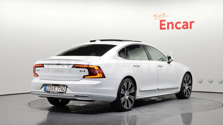 Volvo S90 2023 — 2