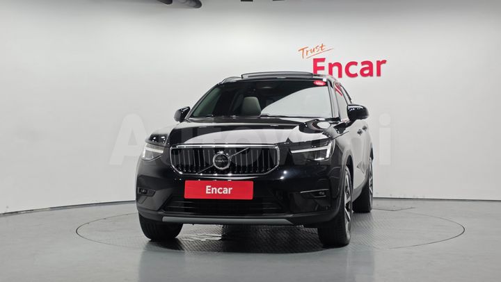 Volvo XC40 2023 — 3