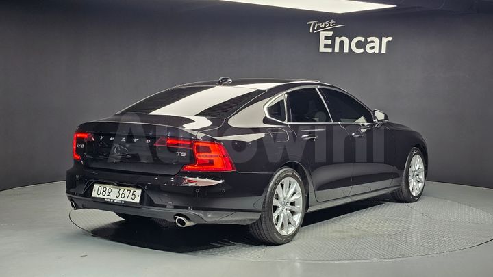 Volvo S90 2017 — 2