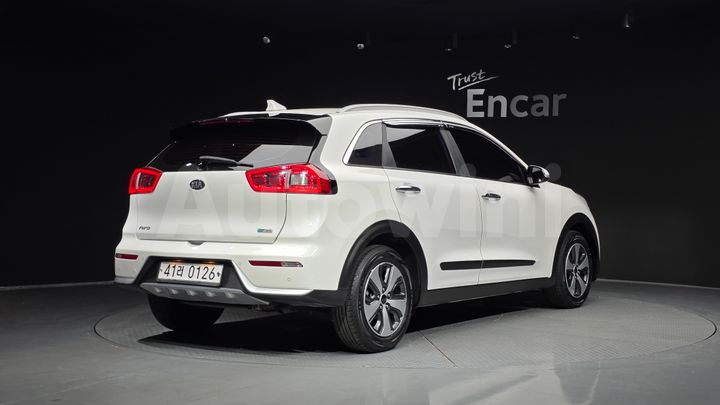 Kia Niro 2017 — 2