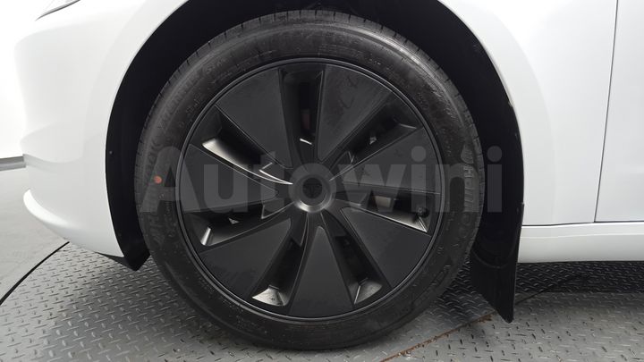 Tesla Model 3 2026 — 4