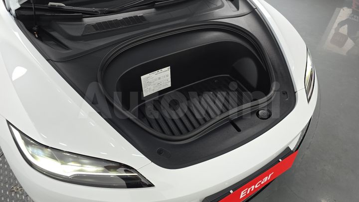 Tesla Model 3 2026 — 5