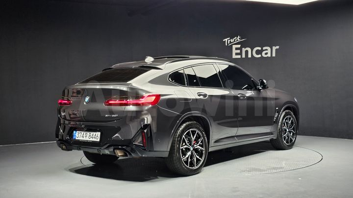 BMW X4 2023 — 2