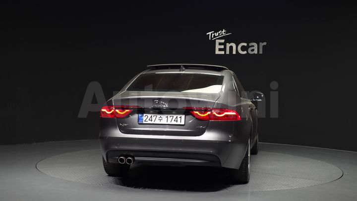 Jaguar XF 2018 — 4
