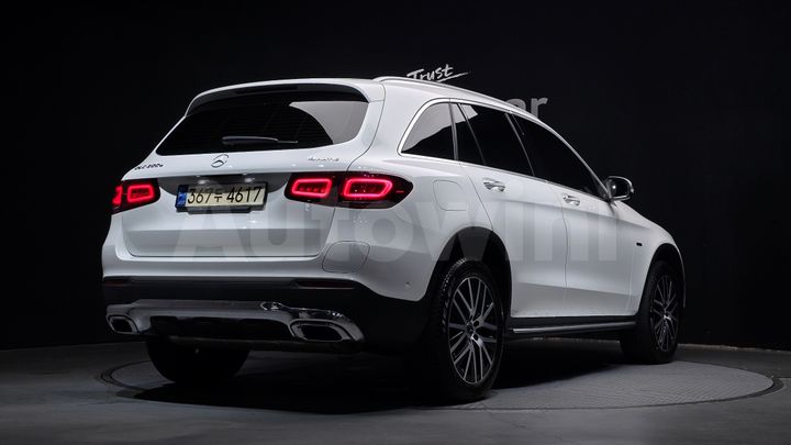 Mercedes-Benz GLC Class 2021 — 2