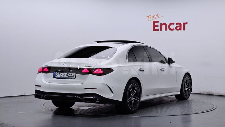Mercedes-Benz E Class 2025 — 2