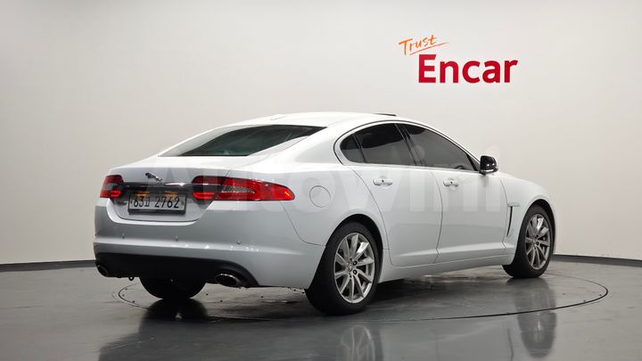 Jaguar XF 2012 — 2