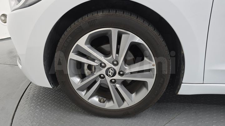 Hyundai Avante 2017 — 5