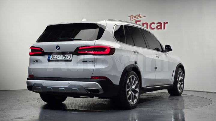 BMW X5 2021 — 2