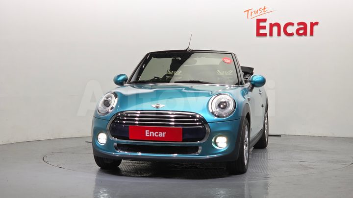 Mini Cooper Convertible 2018 — 3