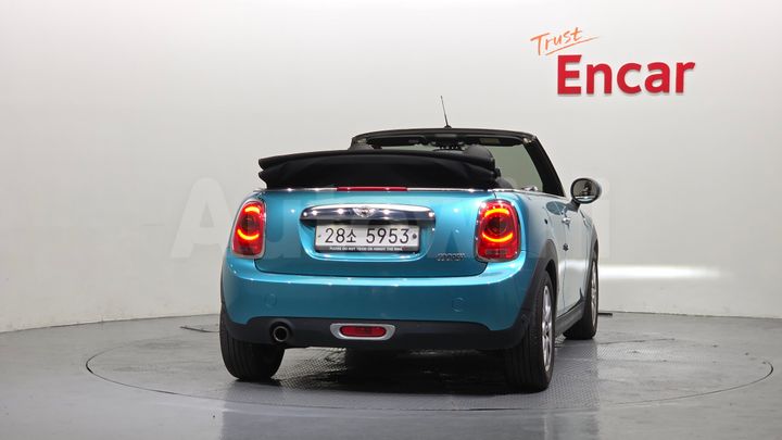 Mini Cooper Convertible 2018 — 4