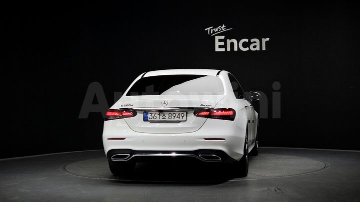 Mercedes-Benz E Class 2022 — 4