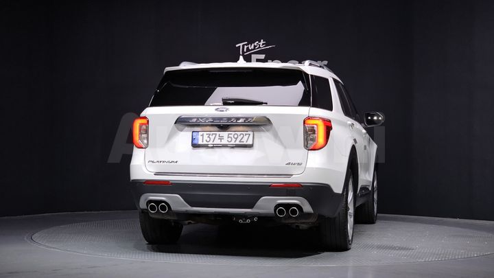 Ford Explorer 2022 — 4