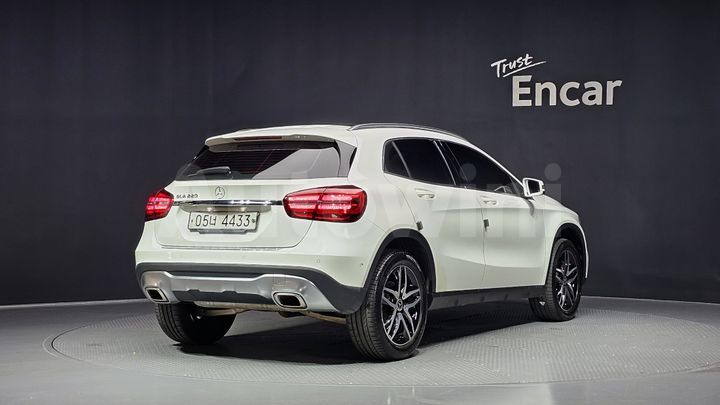 Mercedes Benz GLA Class 2019 — 2
