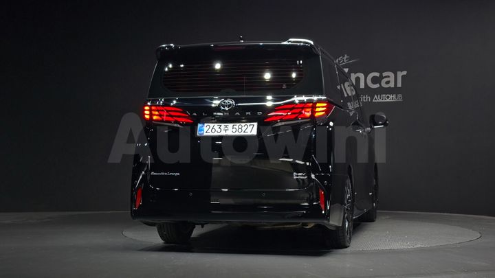 Toyota Alphard 2025 — 4